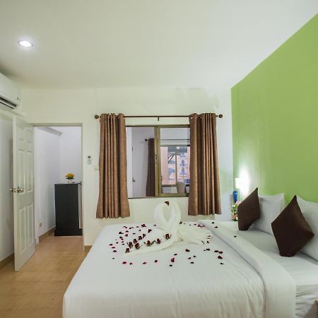 TJ Guesthouse Pattaya Extérieur photo