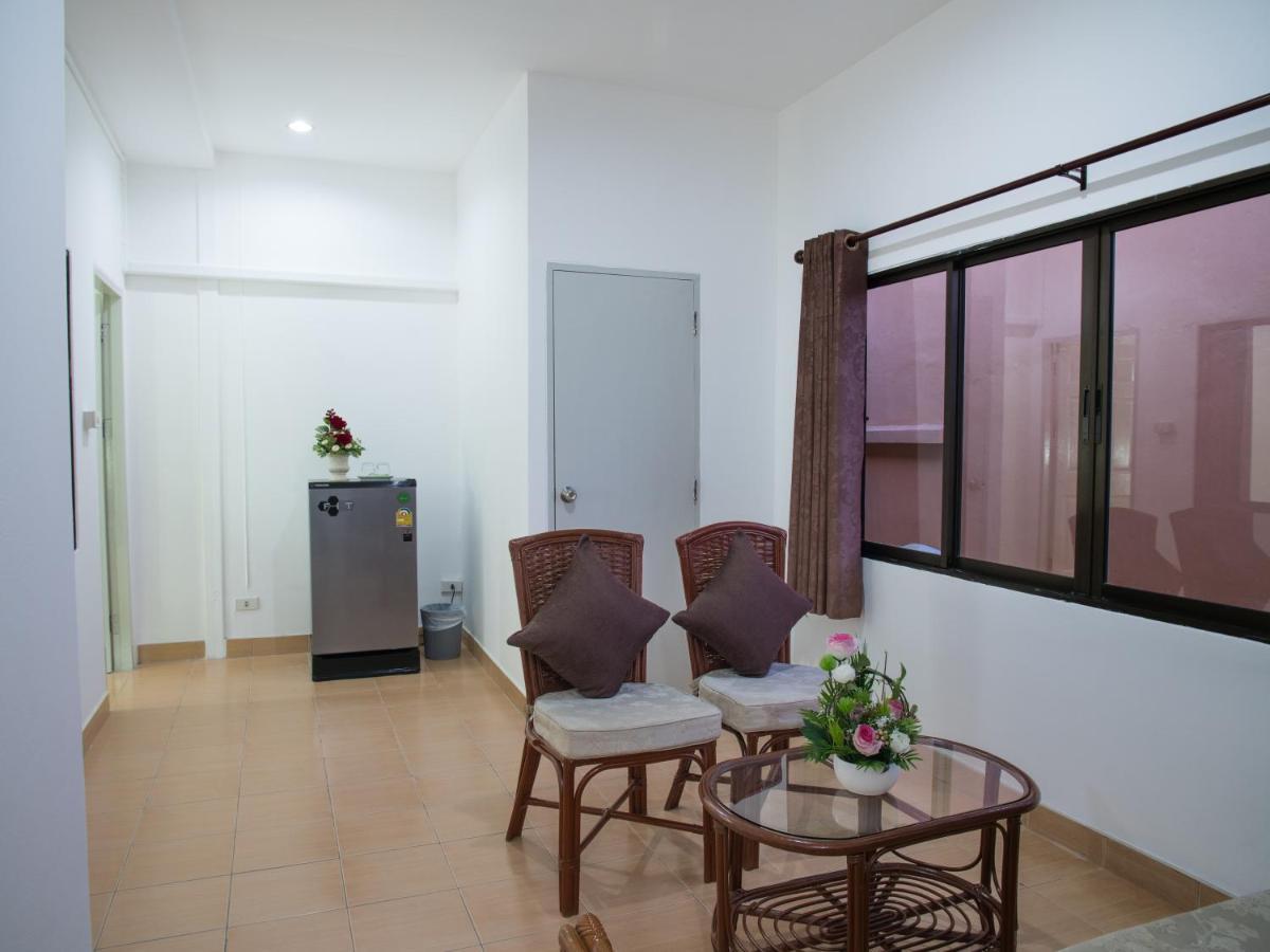 TJ Guesthouse Pattaya Extérieur photo