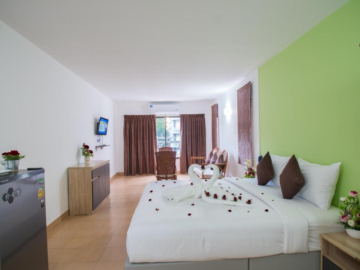 TJ Guesthouse Pattaya Extérieur photo