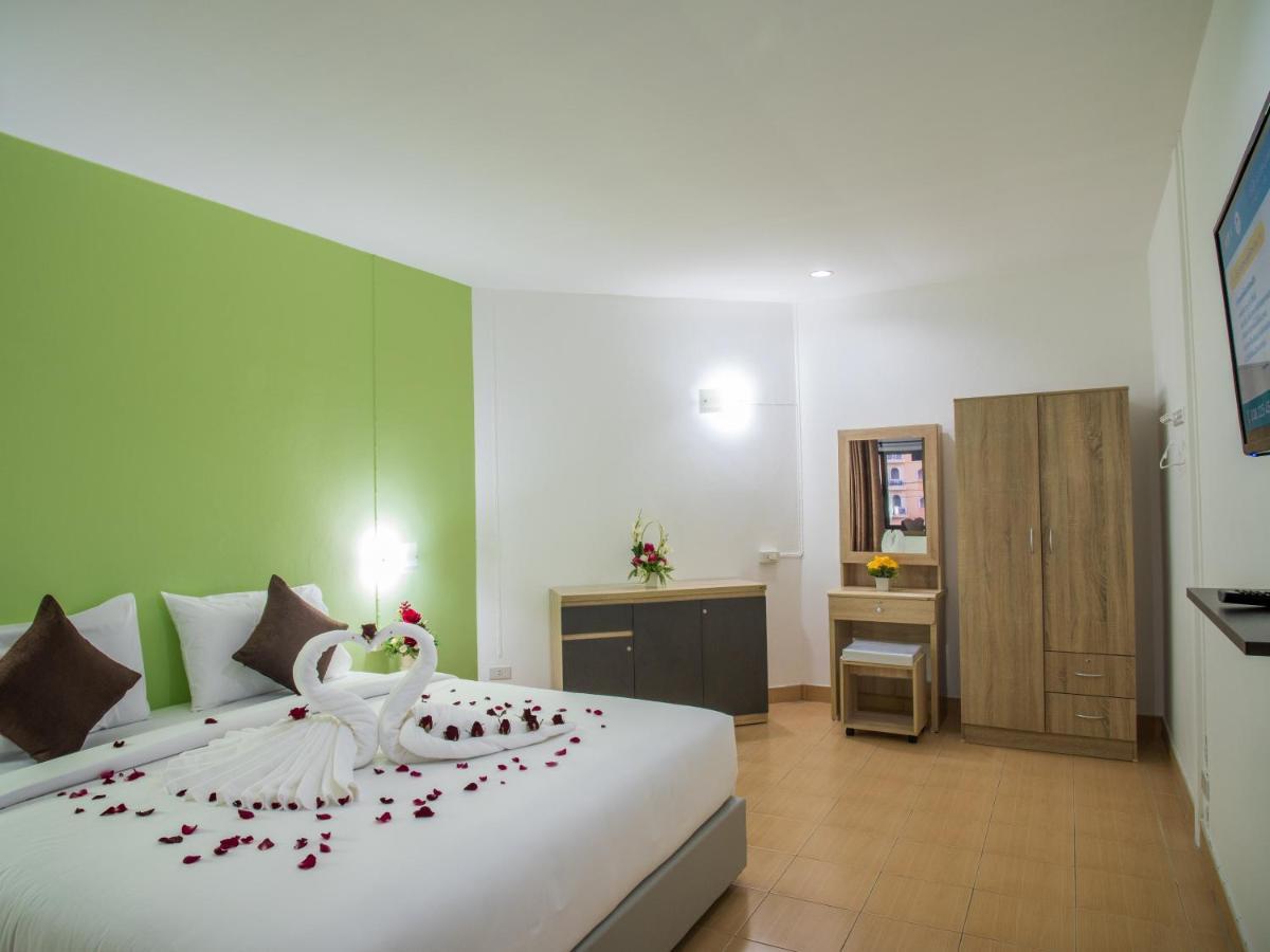 TJ Guesthouse Pattaya Extérieur photo