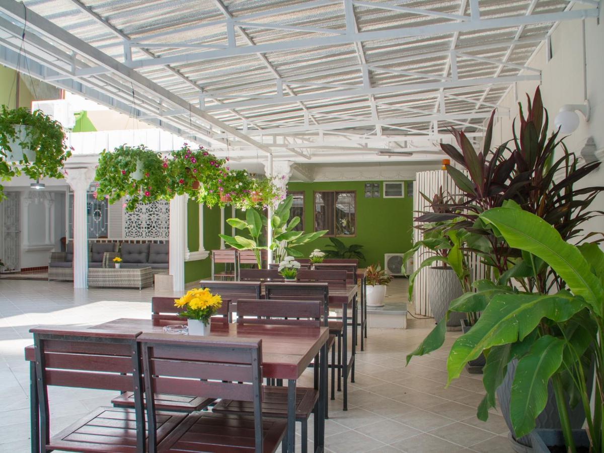 TJ Guesthouse Pattaya Extérieur photo