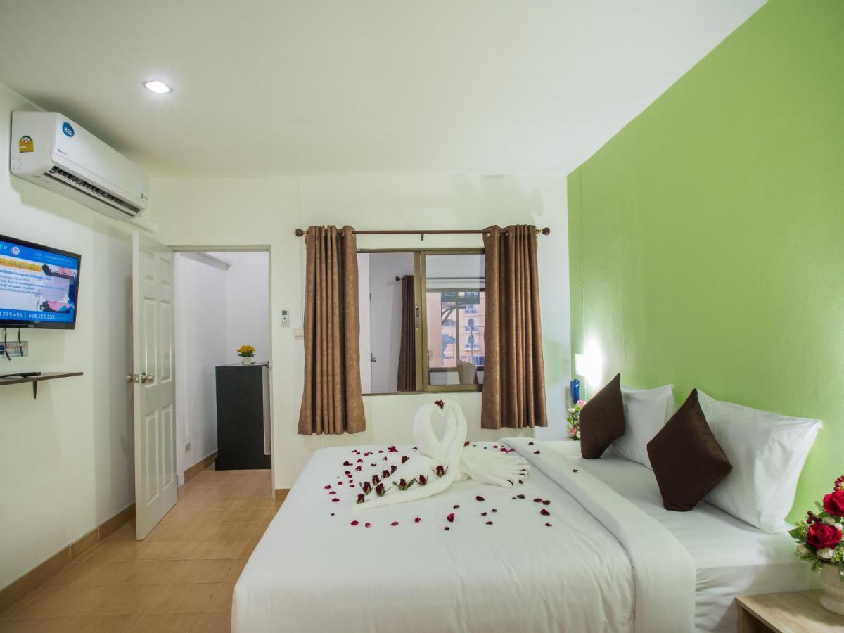 TJ Guesthouse Pattaya Extérieur photo