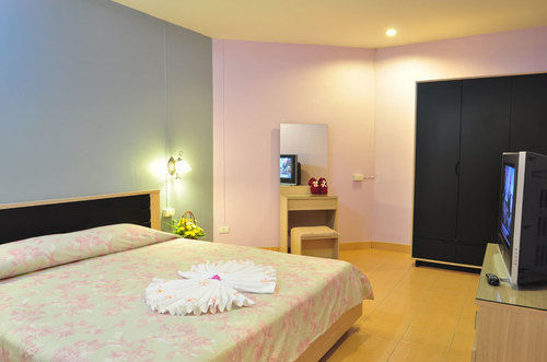 TJ Guesthouse Pattaya Extérieur photo
